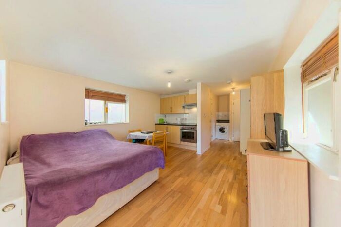 Studio To Rent In Camberwell Road, SE5