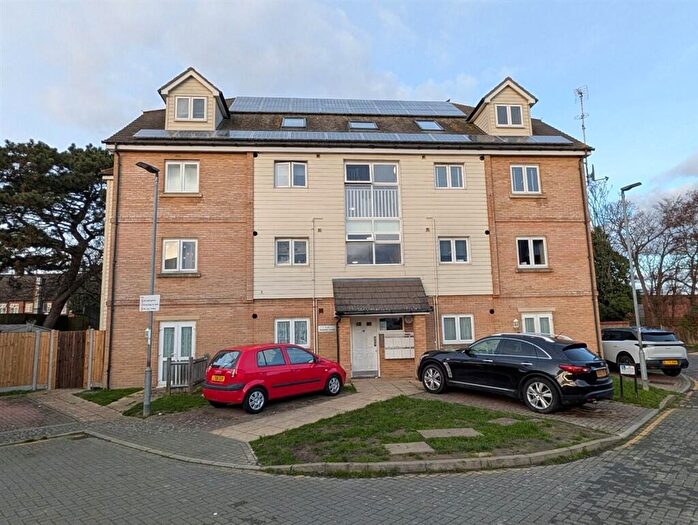 1 Bedroom Flat For Sale In Turnpike Close, Welling, DA16