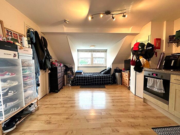 1 Bedroom Flat To Rent In Ferme Park Road, London, N8