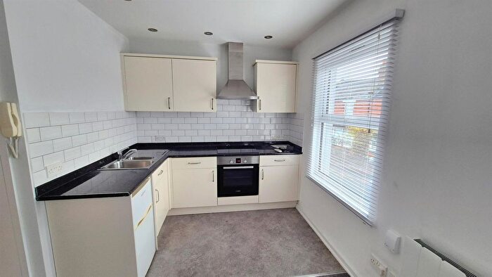 1 Bedroom Flat To Rent In Walton Road, East Molesey, KT8