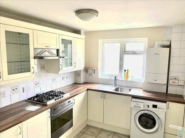 2 Bedroom Apartment To Rent In Chinnery Court, Albemarle Road, Beckenham, BR3