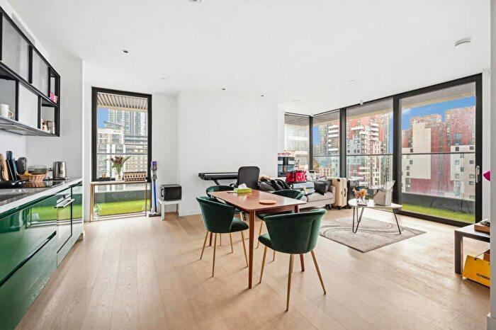 2 Bedroom Apartment For Sale In Bagshaw Building, Wards Place, E14