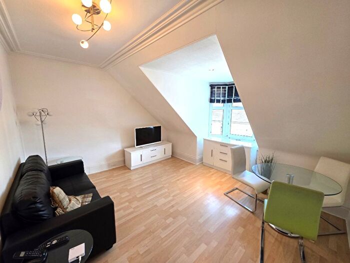 2 Bedroom Flat To Rent In Thistle Street, City Centre, Aberdeen, AB10