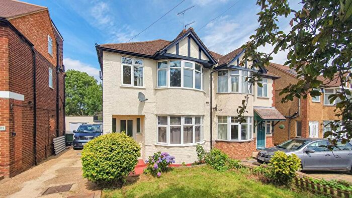 3 Bedroom Semi-Detached House To Rent In Auckland Road, Potters Bar, EN6