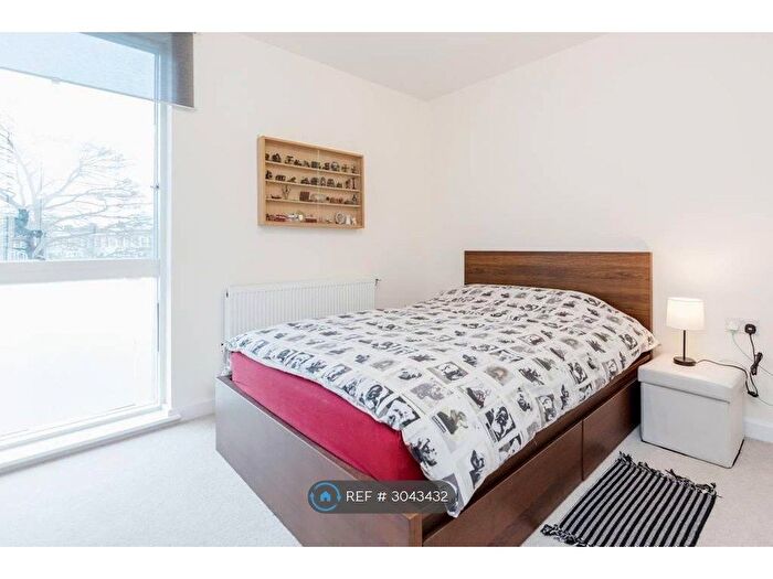 2 Bedroom Flat To Rent In Barrington Road, London, SW9
