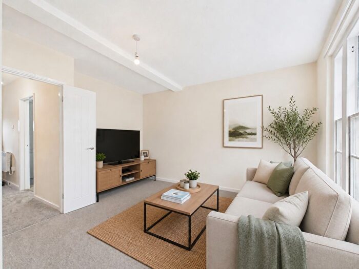 2 Bedroom Flat To Rent In High Street, Tewkesbury, Gloucestershire, GL20