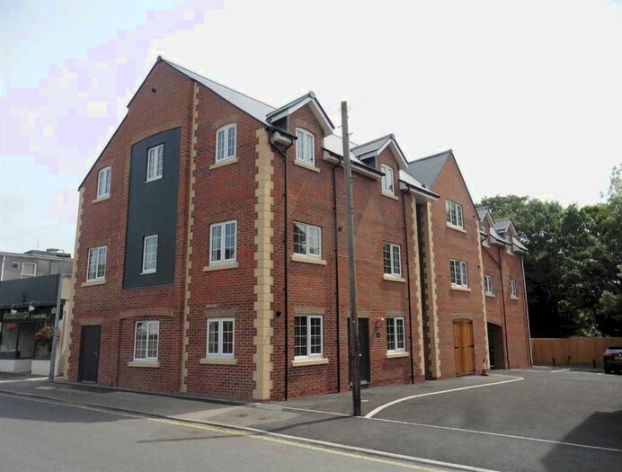 2 Bedroom Flat To Rent In West End Close, Chippenham, SN14