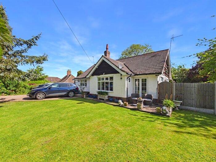 3 Bedroom Detached Bungalow For Sale In Main Road, Utterby, Louth, LN11