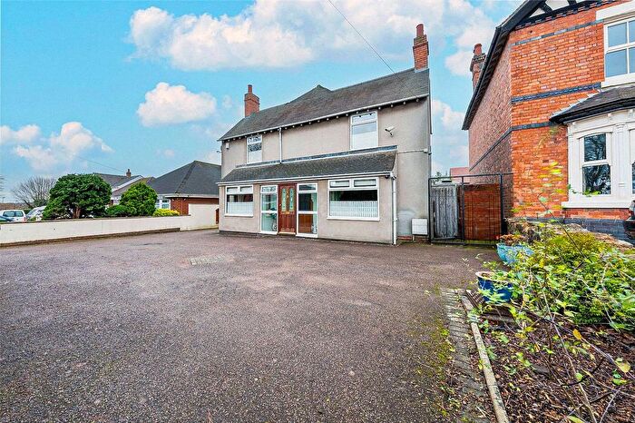4 Bedroom Detached House To Rent In Dosthill Road, Two Gates, Tamworth, Staffordshire, B77