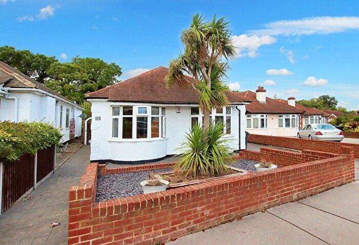 2 Bedroom Detached Bungalow For Sale In Chaffinch Avenue, Shirley, CR0