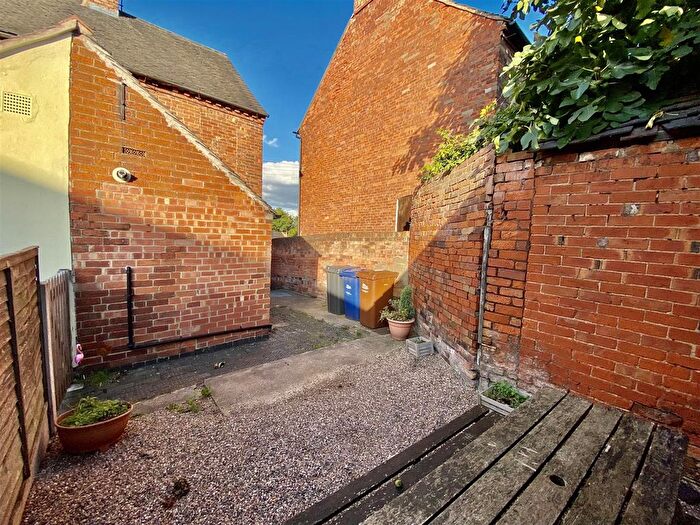 2 Bedroom End Of Terrace House To Rent In Horninglow Road North, Burton Upon Trent, DE13