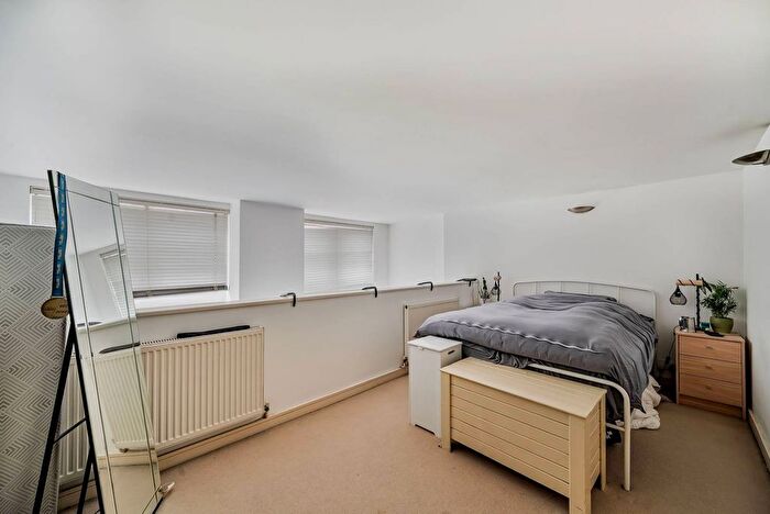 1 Bedroom Flat To Rent In Broadwater Road, Tooting, London, SW17