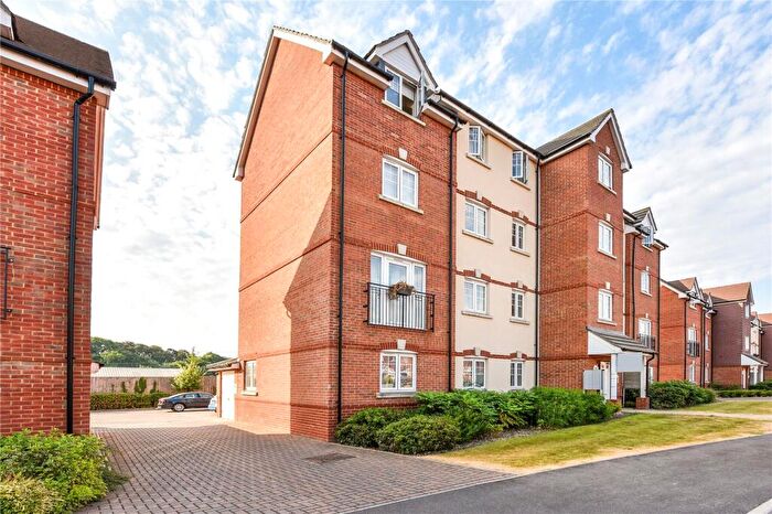 2 Bedroom Flat For Sale In Garstons Way, Alton, Hampshire, GU34
