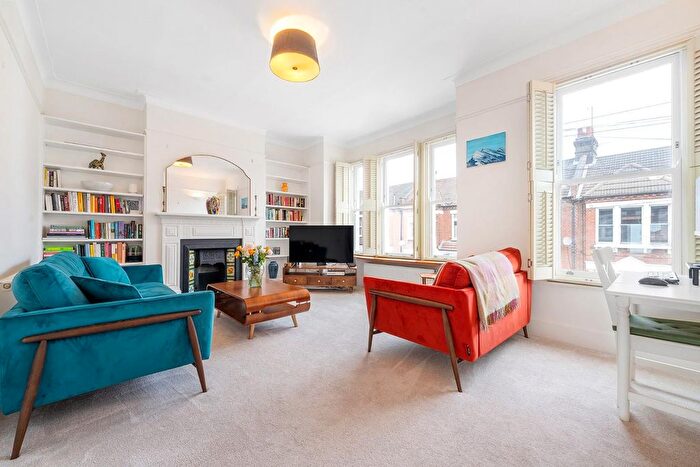 2 Bedroom Flat For Sale In Hazelbourne Road, SW12