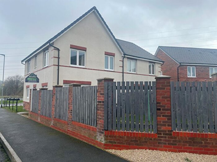 3 Bedroom Semi Detached House For Sale In Staithes Drive, Wakefield, WF1
