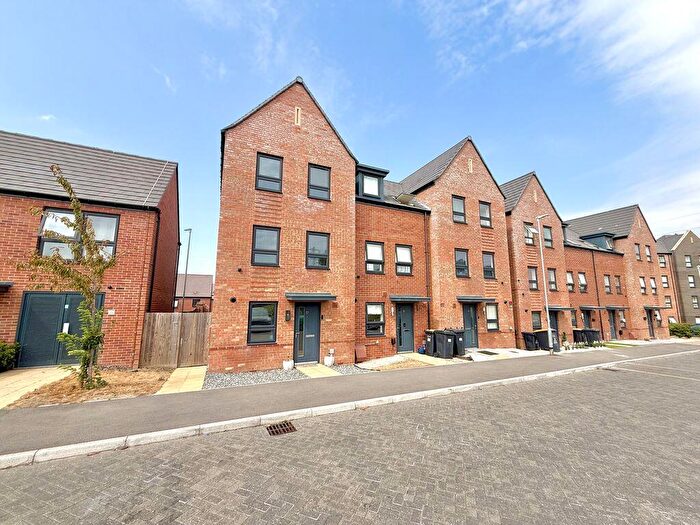3 Bedroom End Of Terrace House For Sale In Betony Meadow, Linmere, LU5