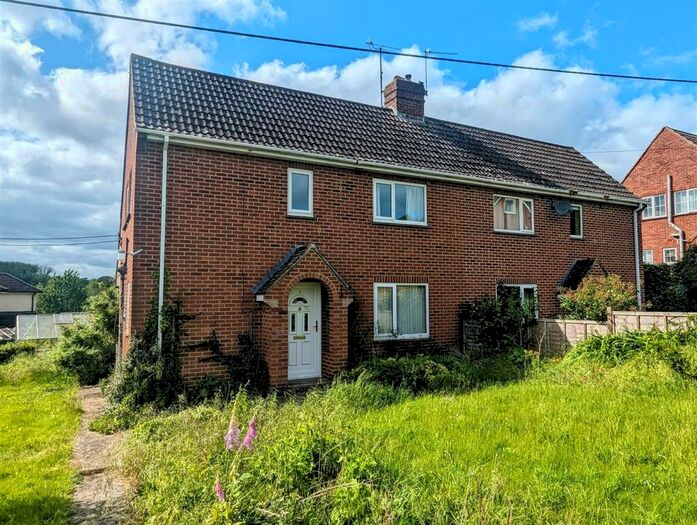 3 Bedroom Semi-Detached House For Sale In The Knowlings, Whitchurch, RG28