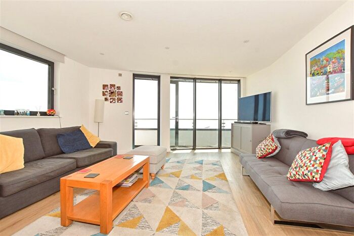 2 Bedroom Flat For Sale In Beach Drive, Ramsgate, Kent, CT11