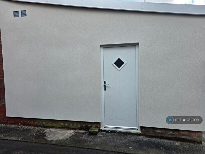 1 Bedroom Flat To Rent In Ashton Road, Oldham, OL8