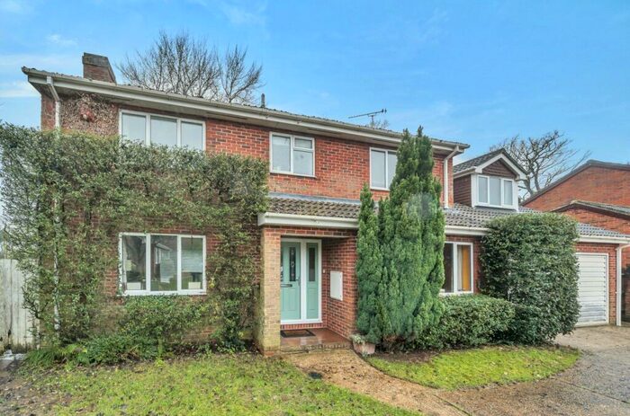 5 Bedroom Detached House To Rent In Fairway Gardens, Rownhams, Southampton, Hampshire, SO16