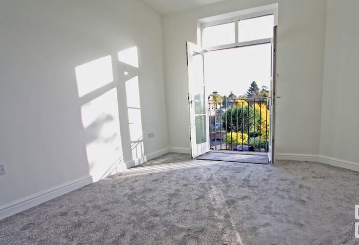 2 Bedroom Flat To Rent In South End, South Croydon, Surrey, CR0