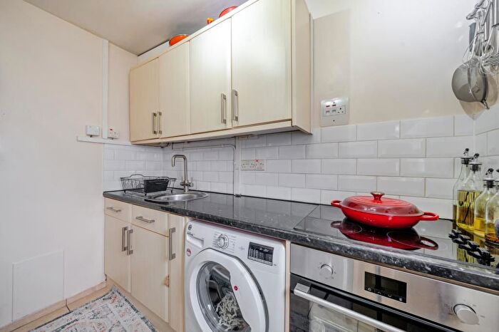 1 Bedroom Flat For Sale In High Wycombe, Downley, Buckinghamshire, HP13
