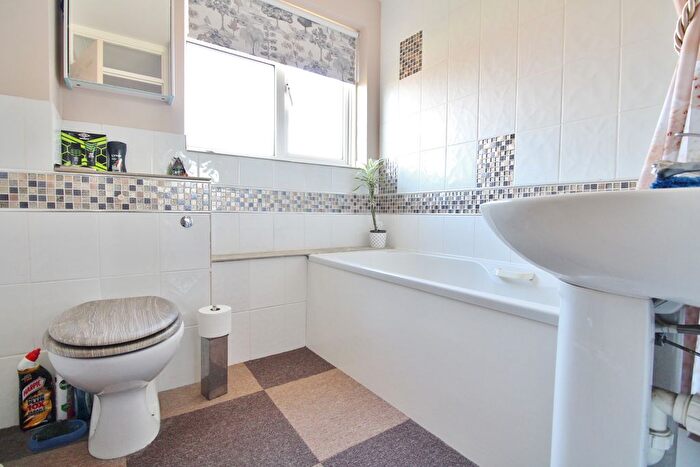 3 Bedroom Link Detached House For Sale In Kestrel Close, Stubbington, PO14