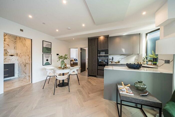 2 Bedroom Flat For Sale In East Hill, Wandsworth, SW18