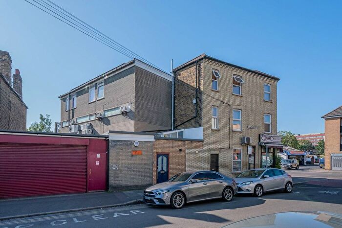 2 Bedroom Maisonette To Rent In Garratt Lane, Tooting Broadway, London, SW17