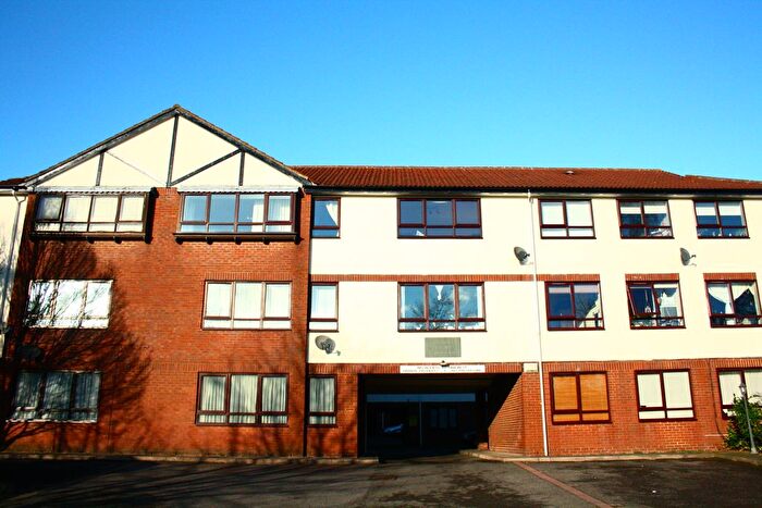 1 Bedroom Flat To Rent In Gillings Court, Wood Street, Barnet, EN5