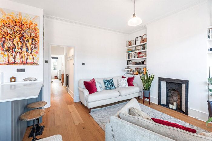 2 Bedroom Flat For Sale In Durley Road, London, N16