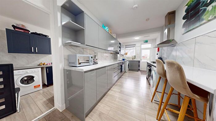 1 Bedroom Property To Rent In Dollis Hill Lane, Neasden, London, NW2