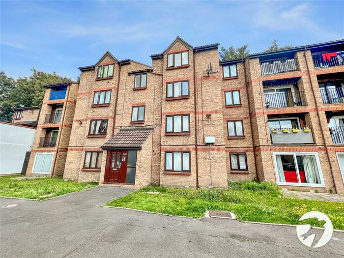 2 Bedroom Flat To Rent In Sandcliff Road, Erith, DA8