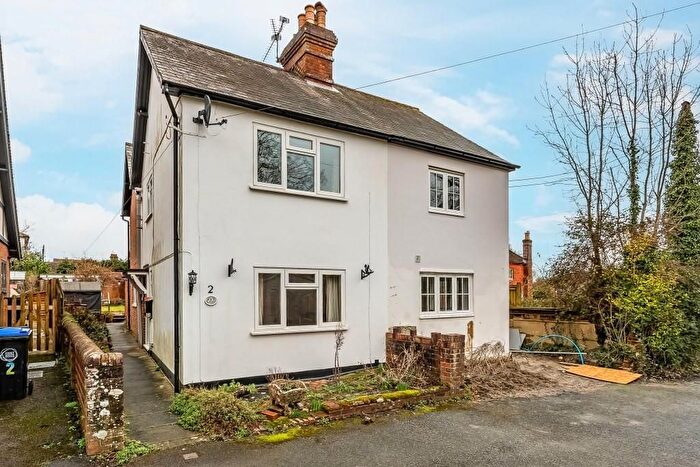 2 Bedroom Property For Sale In Stane Street, Ockley, RH5