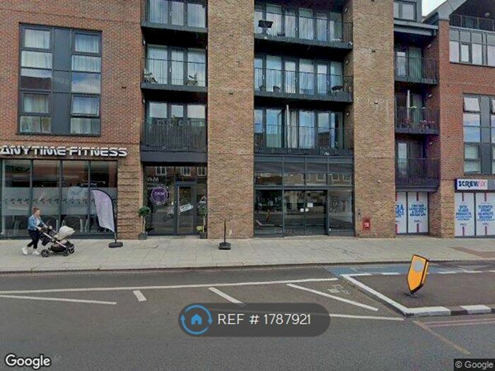 2 Bedroom Flat To Rent In Tooting High Street, Wandsworth, London, SW17