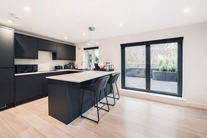 1 Bedroom Flat For Sale In Wine Close, Wapping, E1W