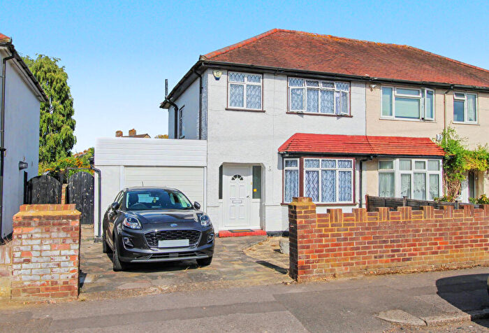 3 Bedroom Semi-Detached House For Sale In Claremont Avenue, Hersham, Walton-on-thames, Surrey, KT12