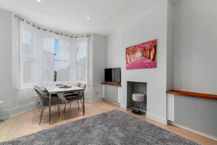 1 Bedroom Flat To Rent In Lindore Road, London, SW11