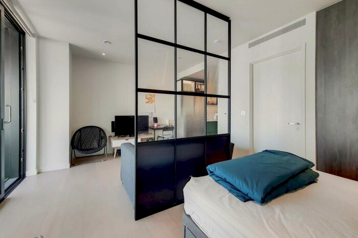 Studio To Rent In Wardian, Canary Wharf, London, E14