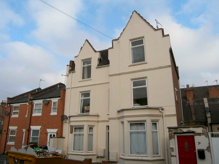 3 Bedroom Terraced House To Rent In Beaconsfield Street West, CV31