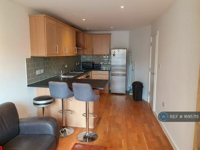 3 Bedroom Flat To Rent In St. John's Road, London, SW11