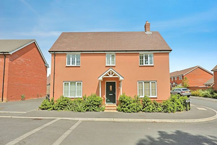4 Bedroom Detached House For Sale In Phoenix Way, Norwich, NR5