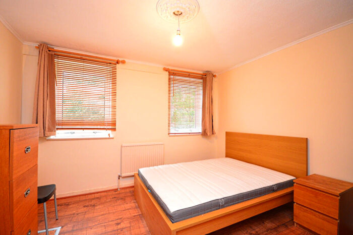 2 Bedroom Maisonette To Rent In Landon Walk, Tower Hamlets, E14