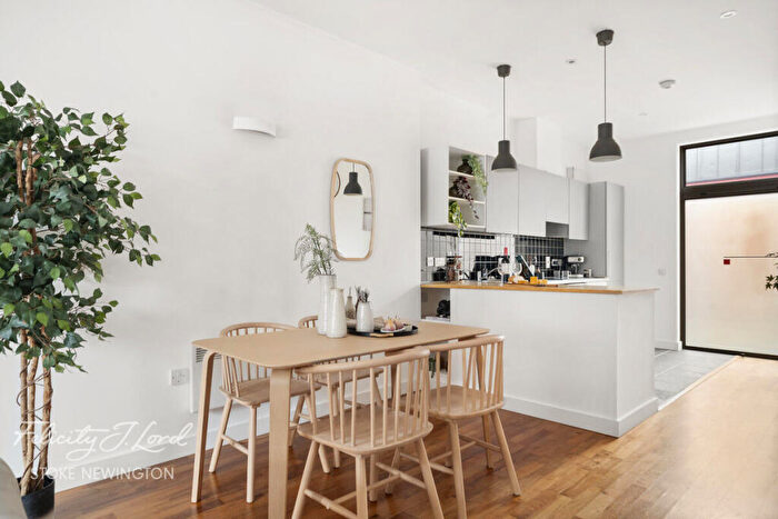 2 Bedroom Apartment For Sale In Carysfort Road, London, N16