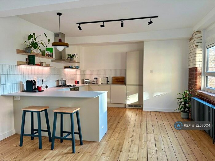 2 Bedroom Flat To Rent In City View House, London, E2