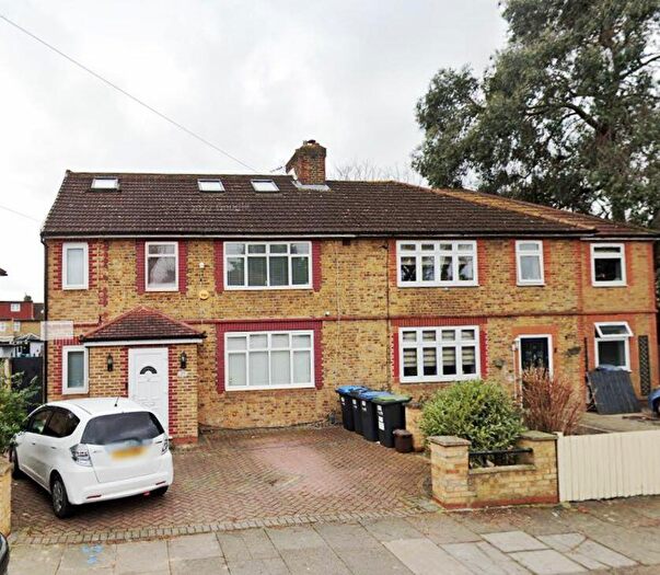 4 Bedroom Flat To Rent In Central Avenue, London, N9