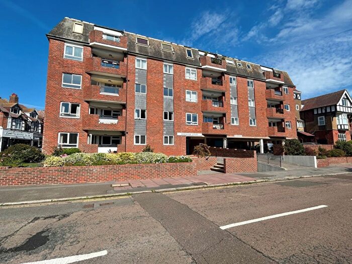 2 Bedroom Flat For Sale In Cantelupe Road, Bexhill On Sea, TN40