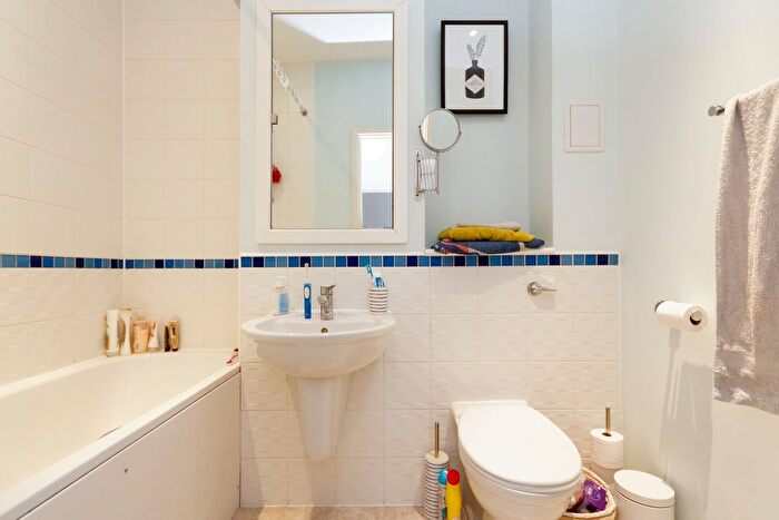 2 Bedroom Flat To Rent In East Dulwich Road, London, SE22