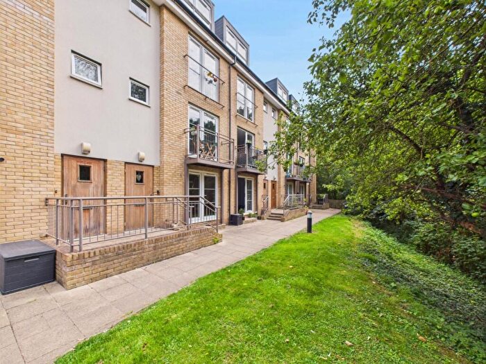 2 Bedroom Maisonette For Sale In Grove Road, Hitchin, Hertfordshire, SG4