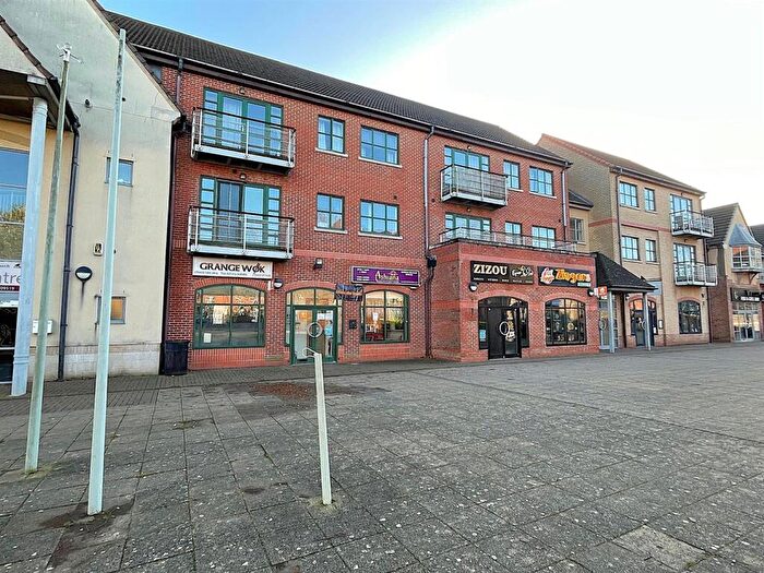 2 Bedroom Flat For Sale In Wilks Walk, Grange Park, NN4